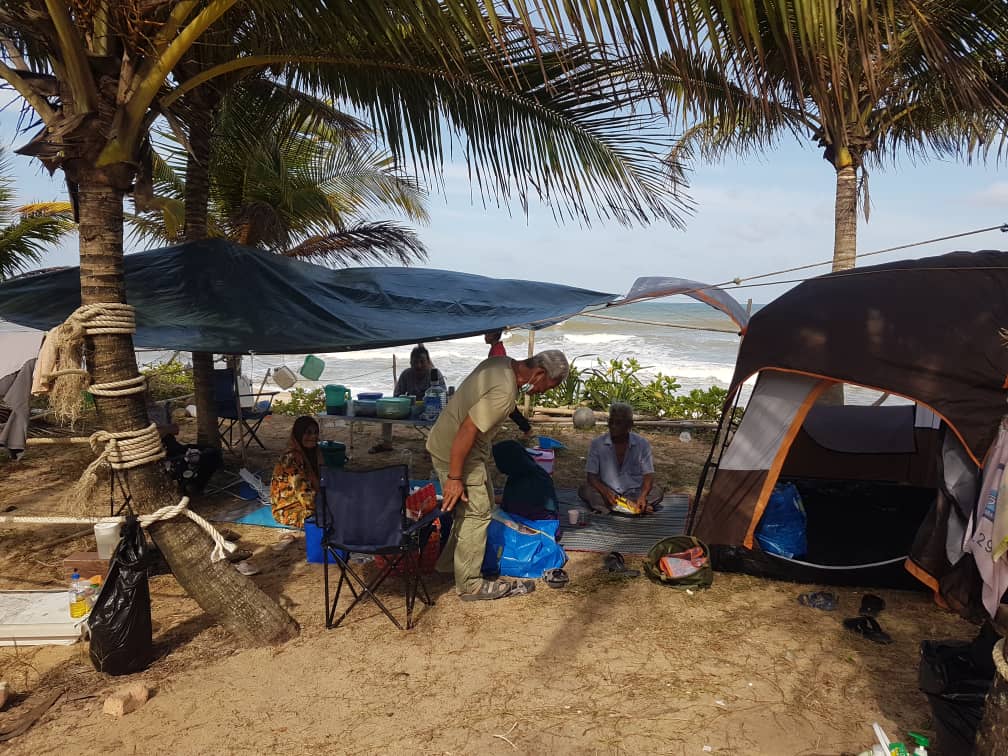 Tapak Khemah Berhampiran Pantai Di Terengganu